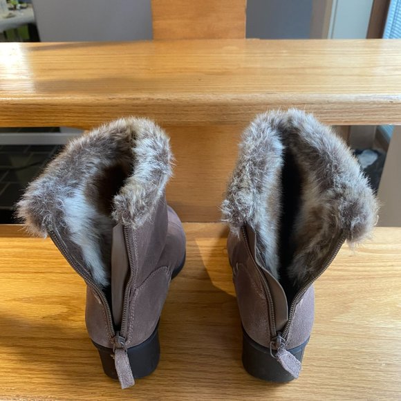 Aerosoles Ankle High Fur Lined Boots, faux suede, taupe colored, wedge heel. - Picture 5 of 9